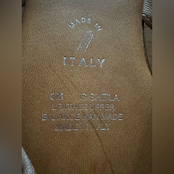 ITALIANA by Italian Shoemakers Tan Leather w/ Flowers Sandal Flip Flop Sheila 8M - Picture 4 of 8